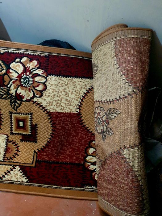 Дорожка для дома почти новая . Ширина 1 м. Длина 7 м.