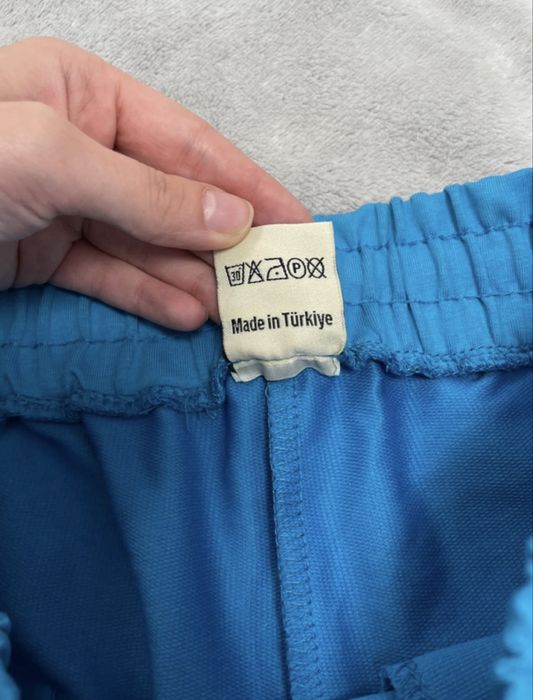 Tricou + pantaloni Essentials