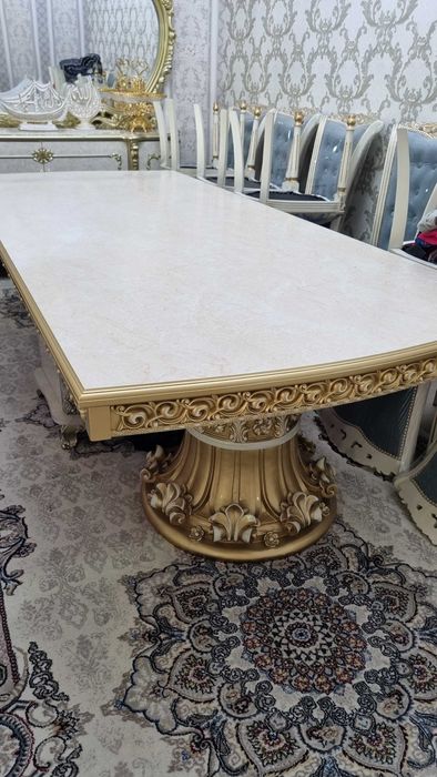 Mebel megmon kutishga, yevropa usubda yaslagan. 12 stuli bor