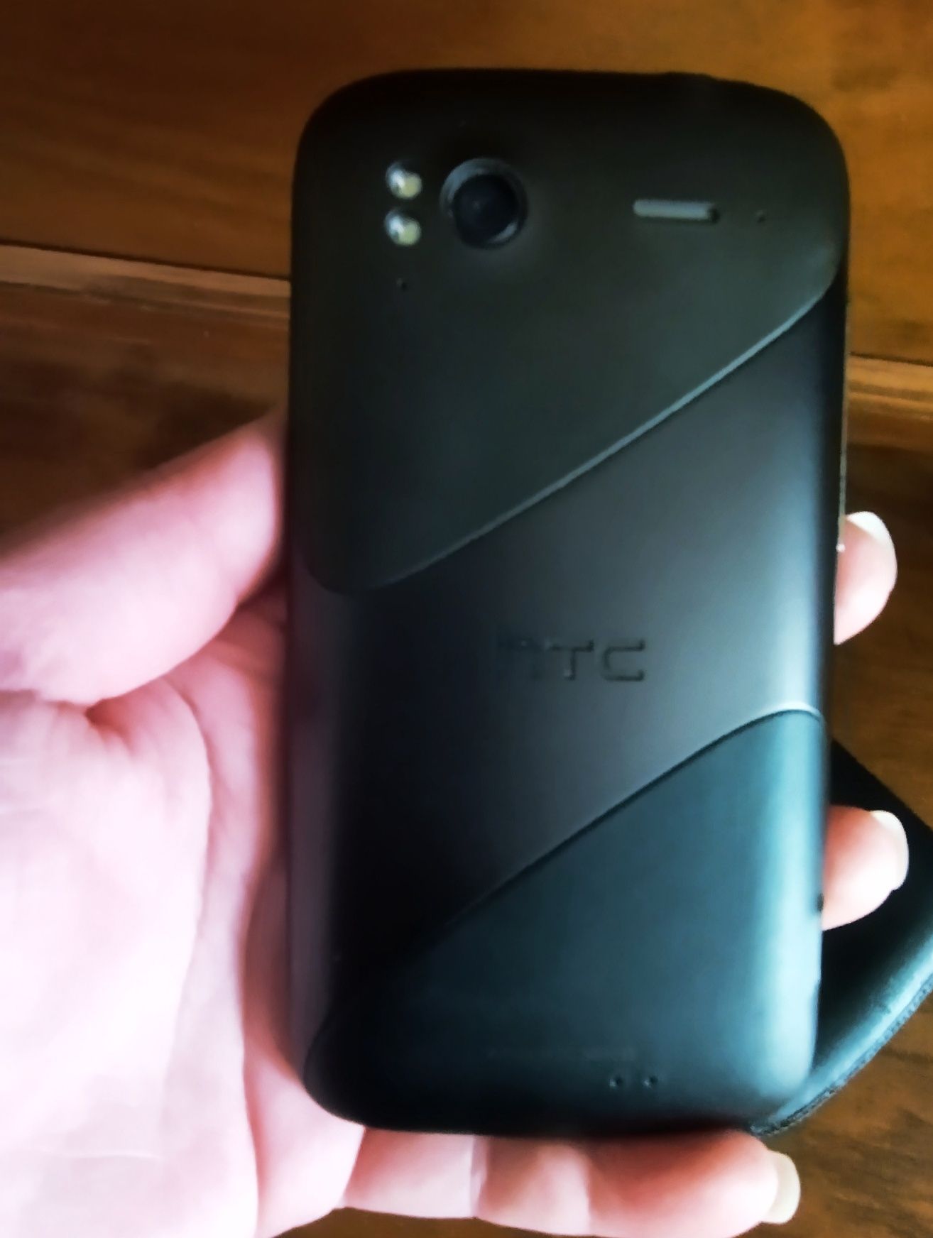 Телефон и калъф за HTC