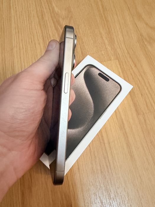 Iphone 15 pro la cutie impecabil