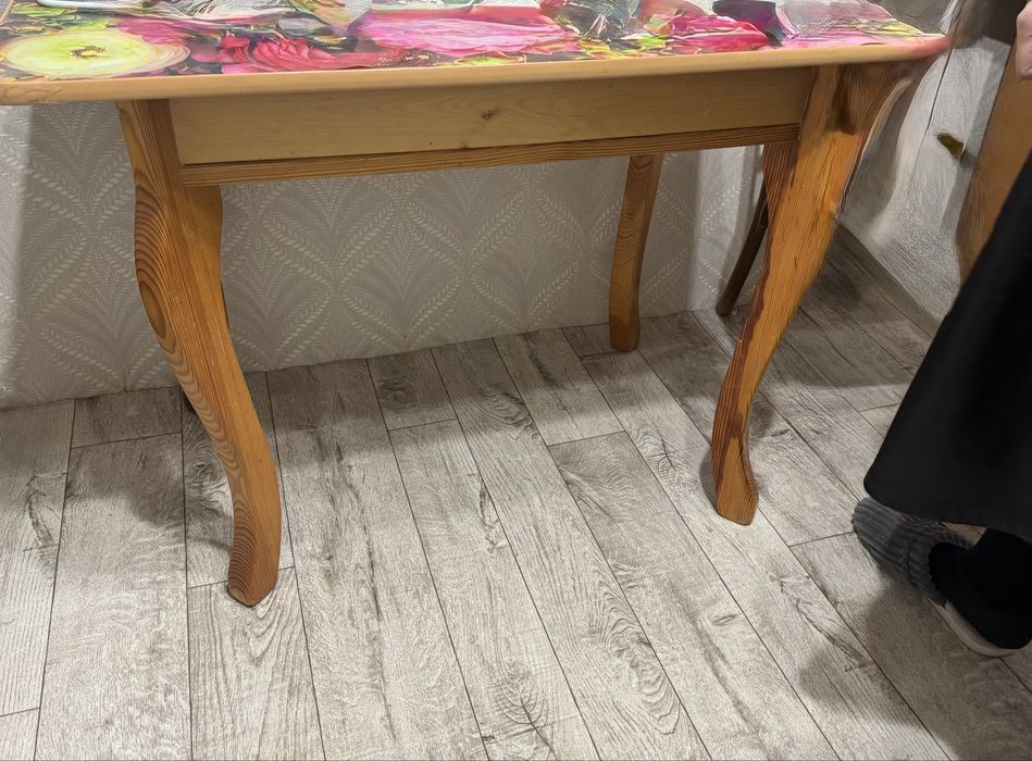 Стол кухонный деревянный