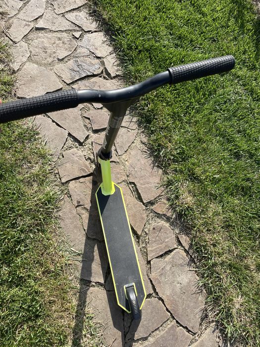 Trotineta Oxelo freestyle neon flamanzi