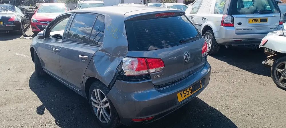 Dezmembrari / Dezmembrez VW Golf 6 1.6 CAYC cutie viteze manuală cod culoare LA7T