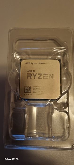 Procesor ryzen 3 3200g,soket am4 și cooler amd.