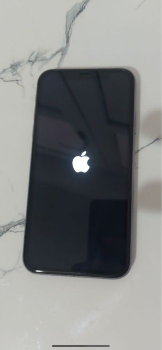 Vand Iphon 11 impecabil 1100
