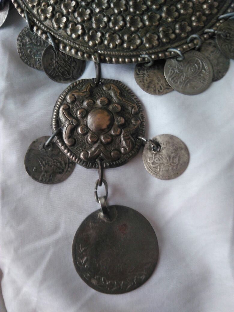 Продавам Етнографски сачанов Родопски накит за врат