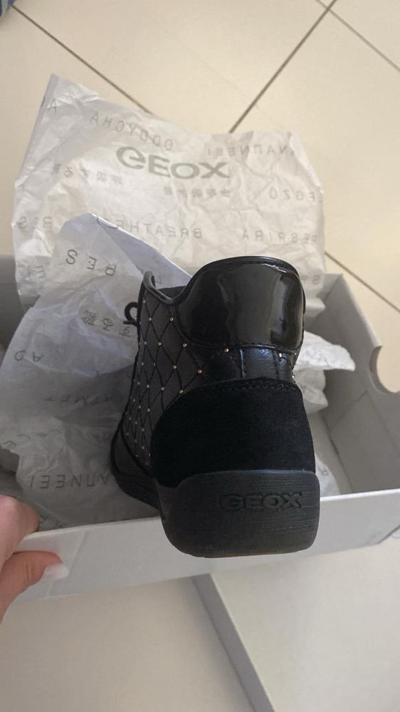 Geox dama 38 tenisi impecabili - redusi la220lei