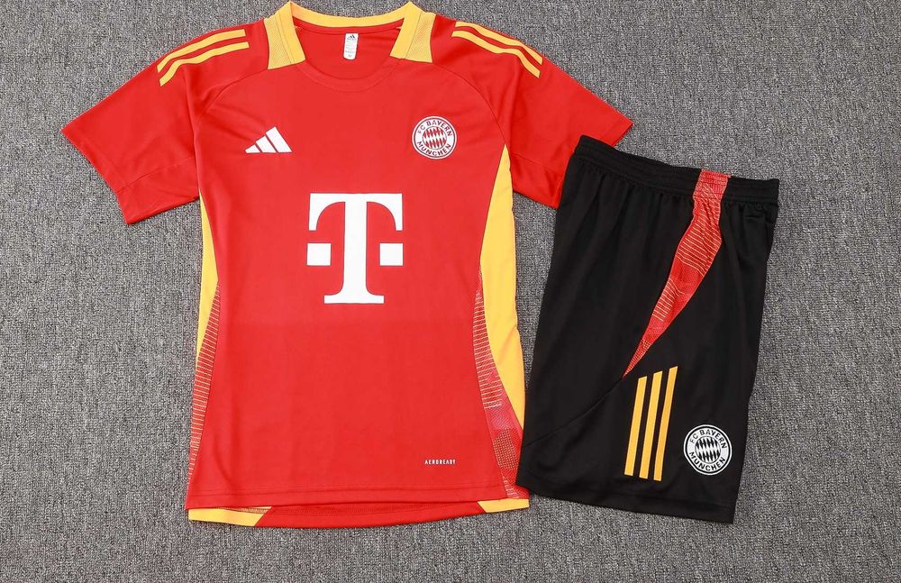 Compleu Adidas Bayern Munchen model rar de antrenament 24/25