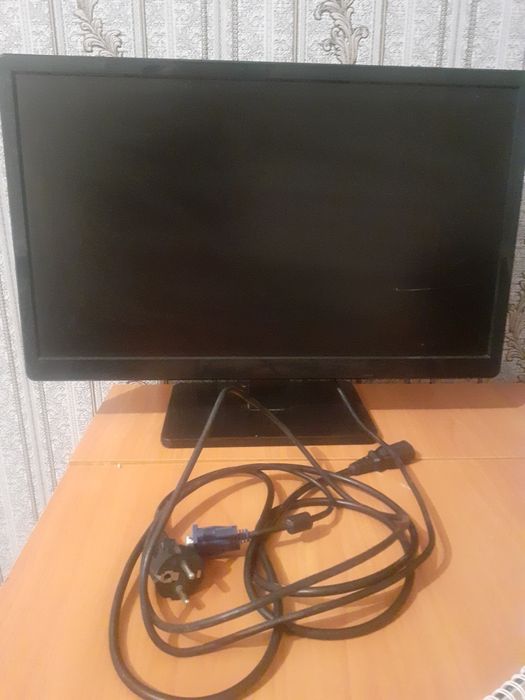 Продаю Монитор , и  системный блок подойдёт на запчасти