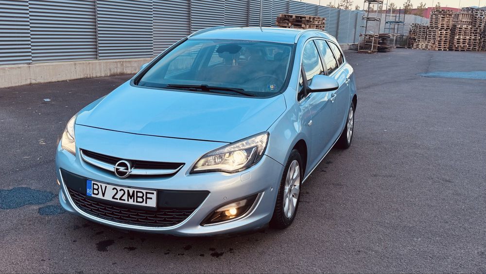 Opel Astra Sports Tourer 2.0 CDTI 2015 full options stare excelenta
