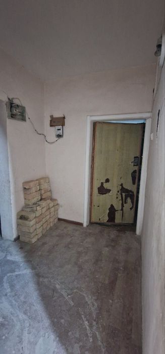 Ттз. Бешкапа масжид рўпарасида  2 хона  3 этаж 9 қаватли уй