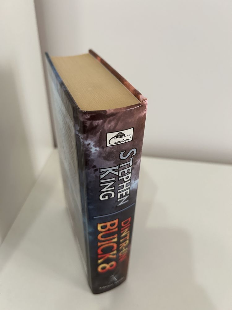 Dintr-un Buick 8 de Stephen King cartonata