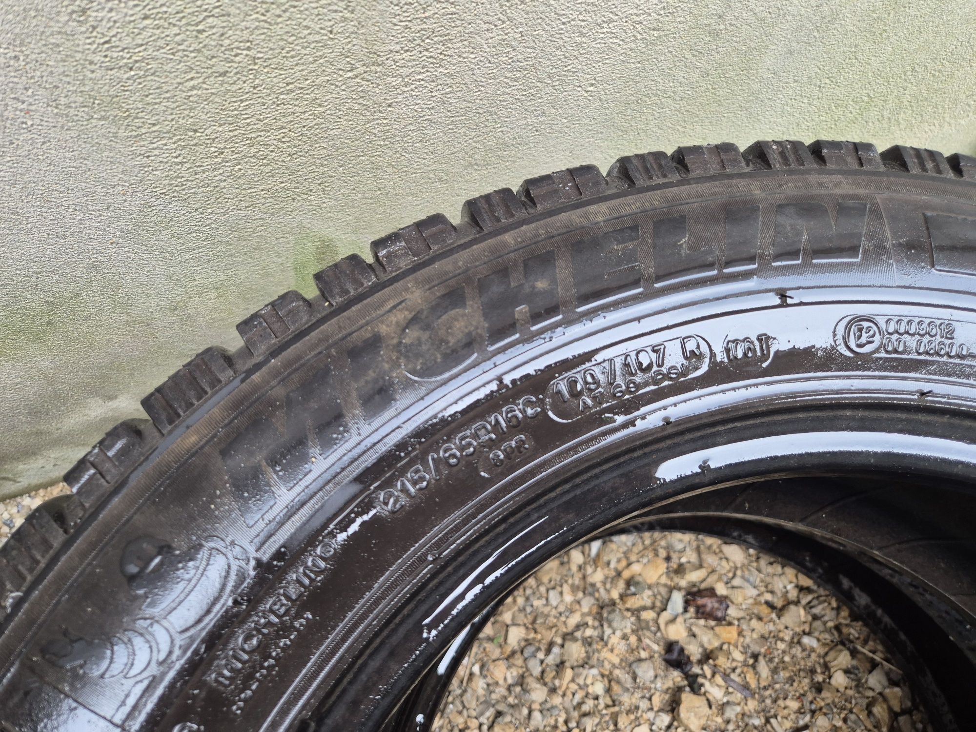 2бр. 215/65/16c гуми Michelin за бус бусови
