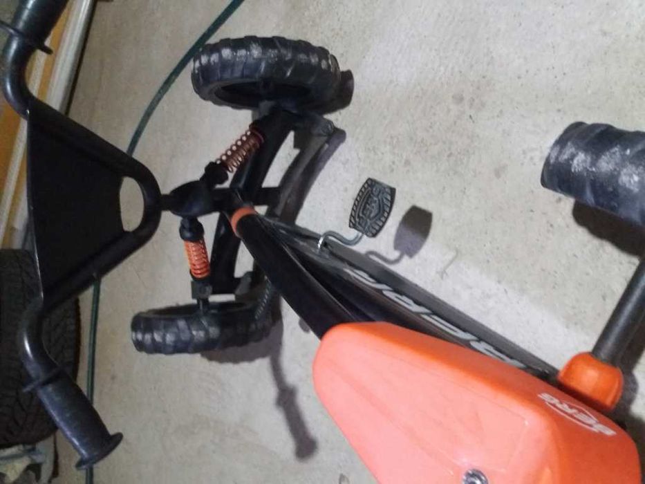 Vând cart Berg cu pedale pentru copiii