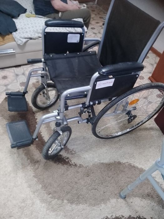 Продам инволидную коляску