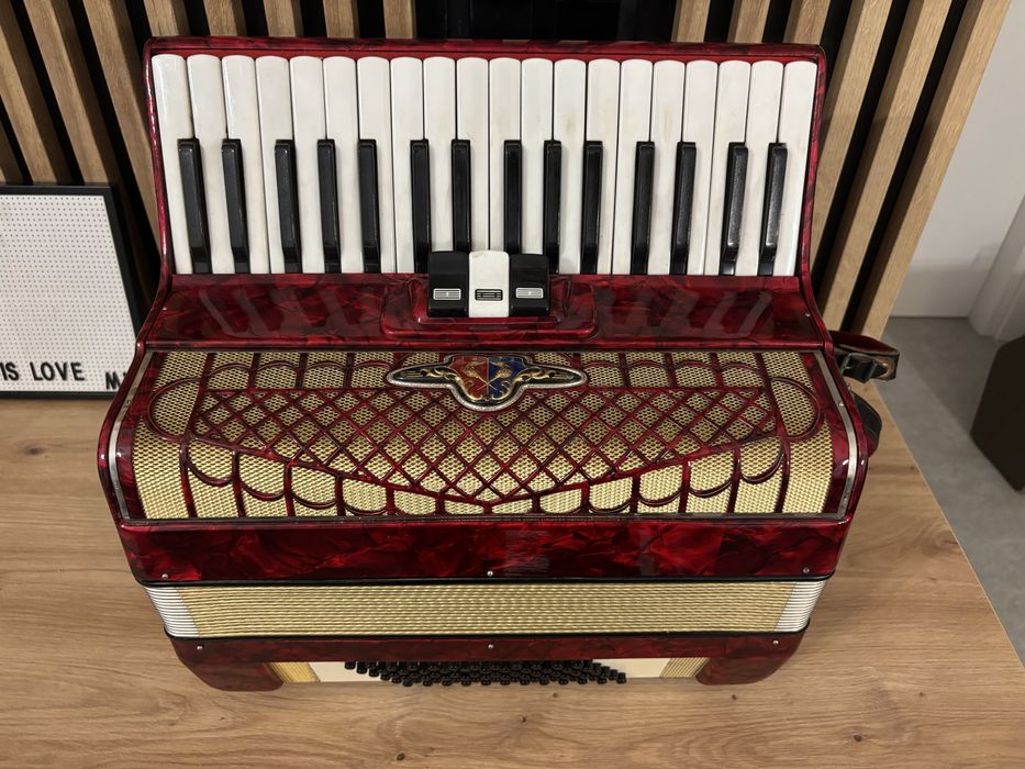 Acordeon Barcarole/Royal Standard cu 72 de basi