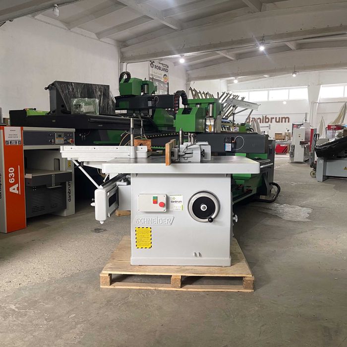 Masina de frezat cu masa mobila Schneider - reconditionat