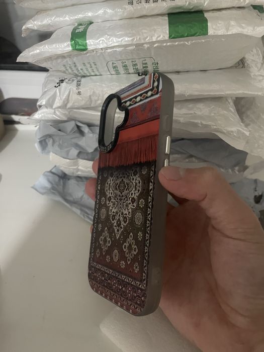 Чехол для iPhone 16