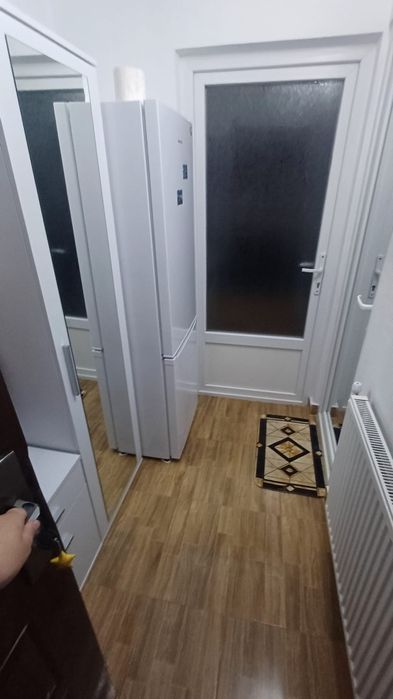 Vând Garsoniera sau schimb cu apartament si ofer diferenta de bani .