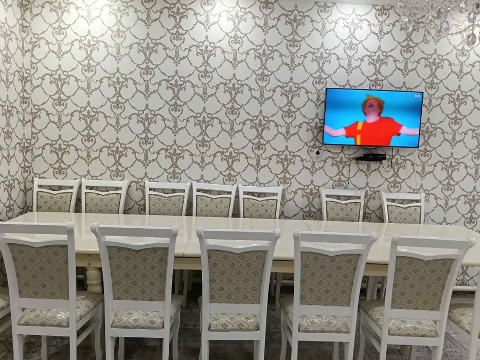 стол с 14 стульями