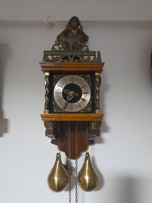 Vând ceas mecanic cu pendul