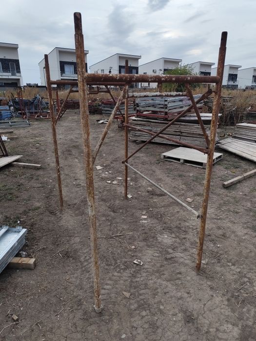 Vând schelă model italian la modul