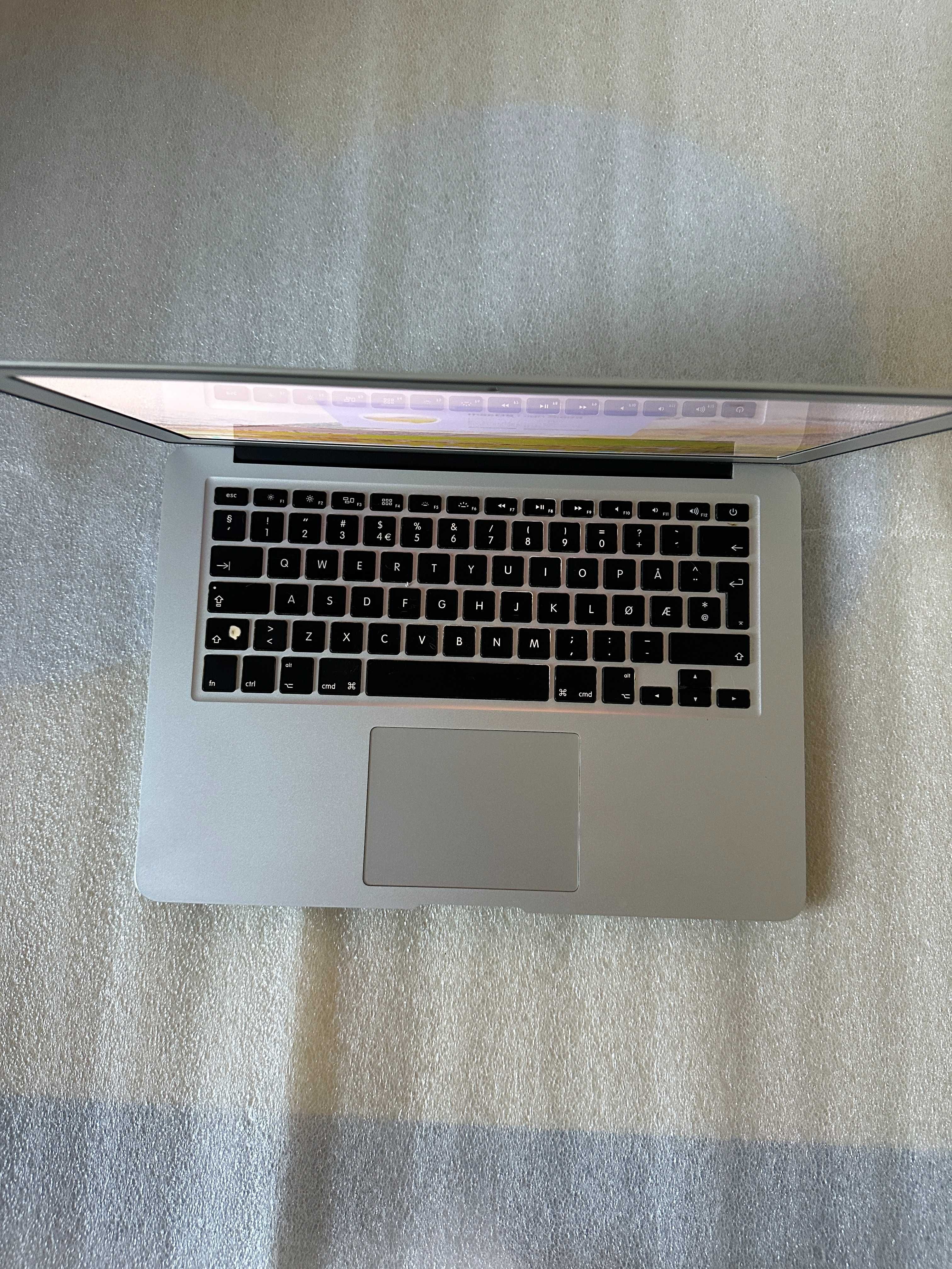 Laptop MacBook Air 2011 - i5, SSD 240GB, 4GB RAM – Stare bună