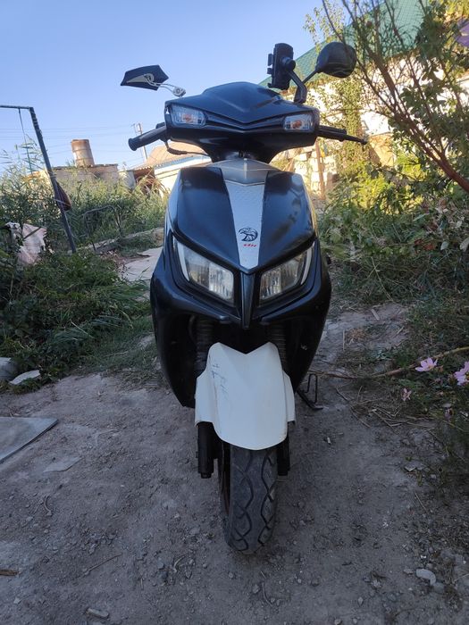 Скутор на ходу сел и поехал