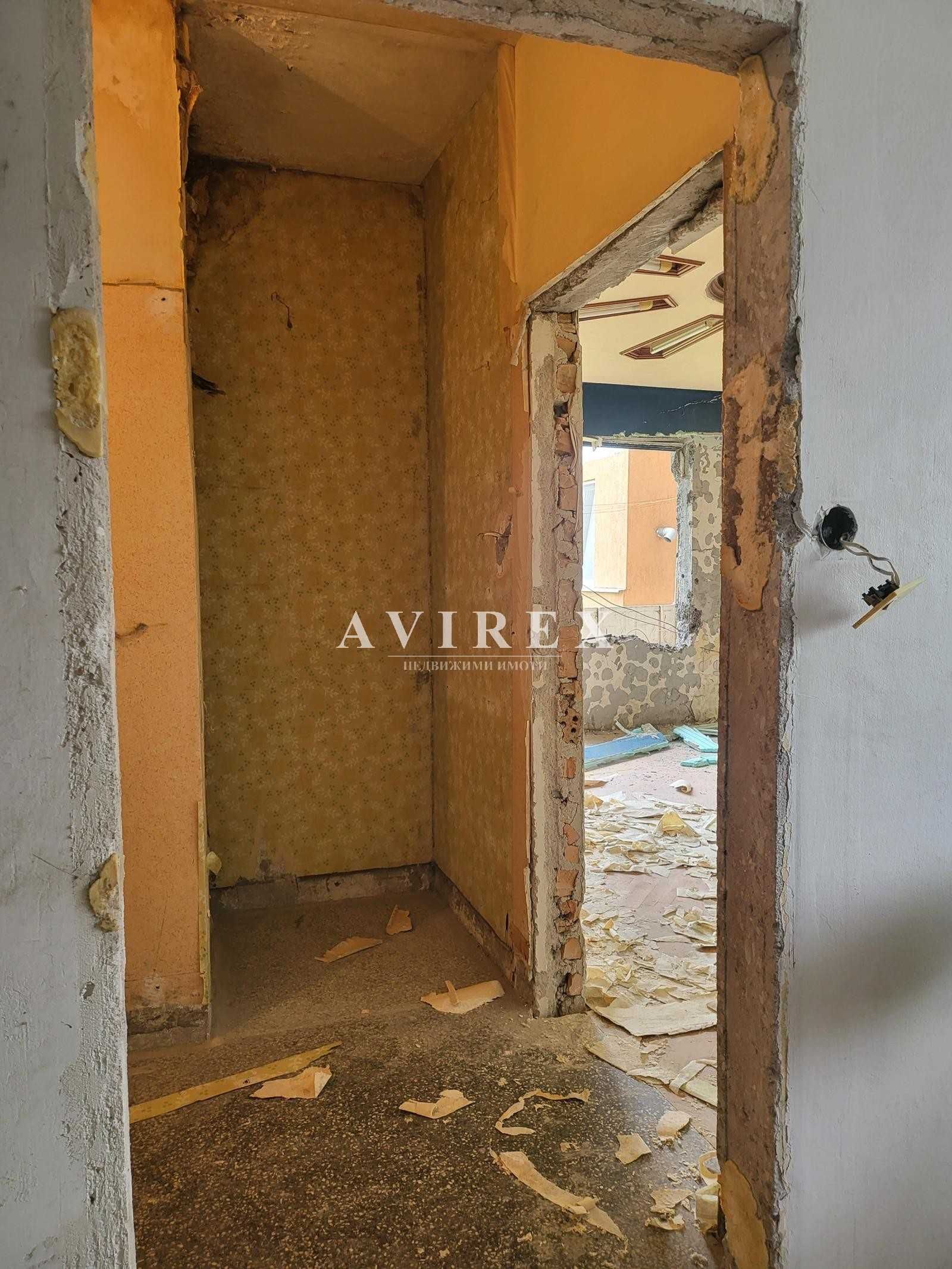 Тристаен апартамент в Христо Смирненски