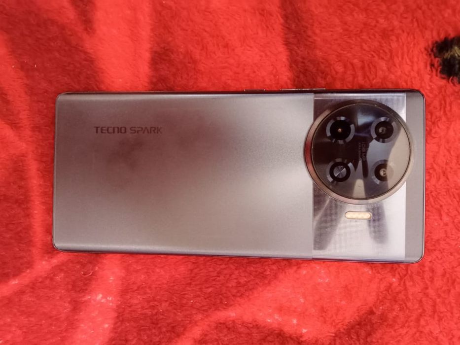 Продам Телефон Техно Спарк 20 про +