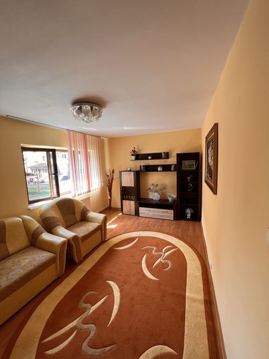 Inchiriez apartament