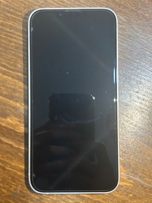 iPhone 14 бял със зарядно