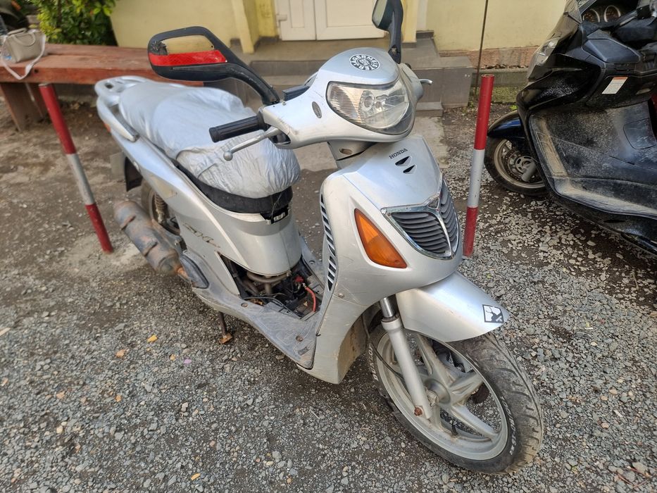 Scuter honda 150 cm3 , sau Schimb cu scuter mic de 49 sau de 50 cm3