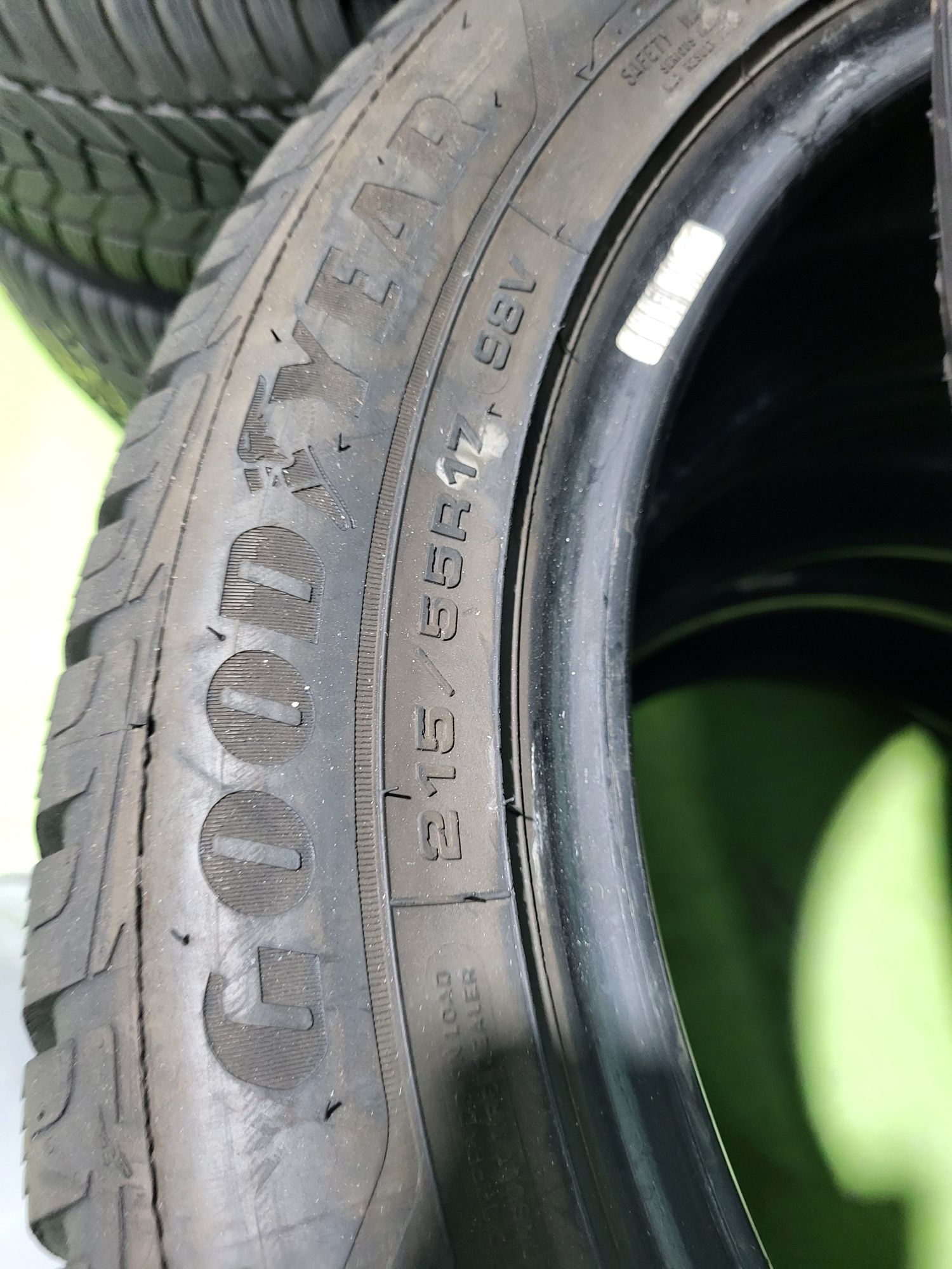 4 бр зимни 215/55/17 Goodyear