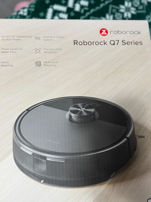 Robot aspirator curățenie