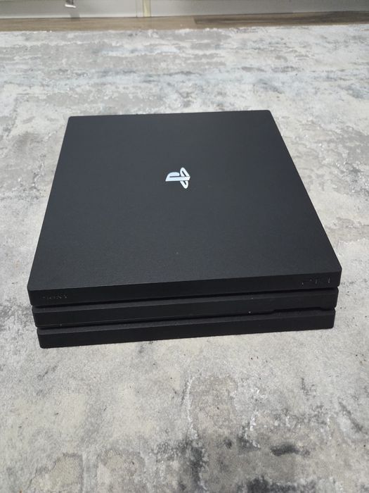 Playstation 4 pro 1 tb.