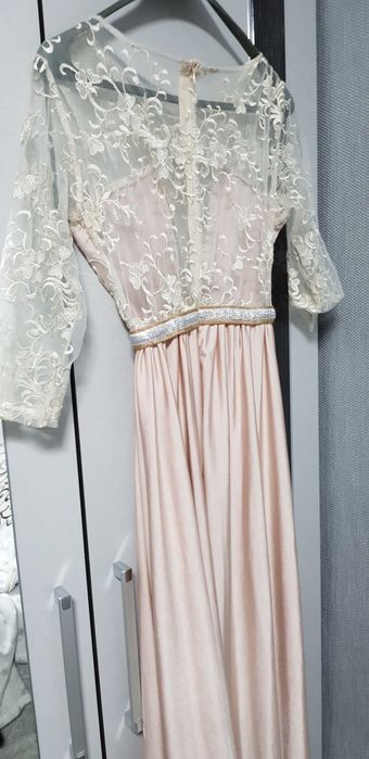 Vind rochii de ocazie urgent...