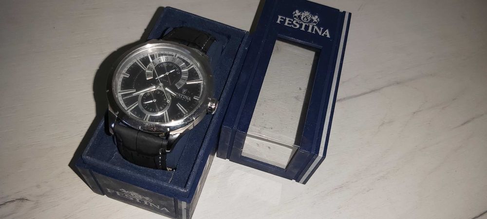 Часовник FESTINA f16573