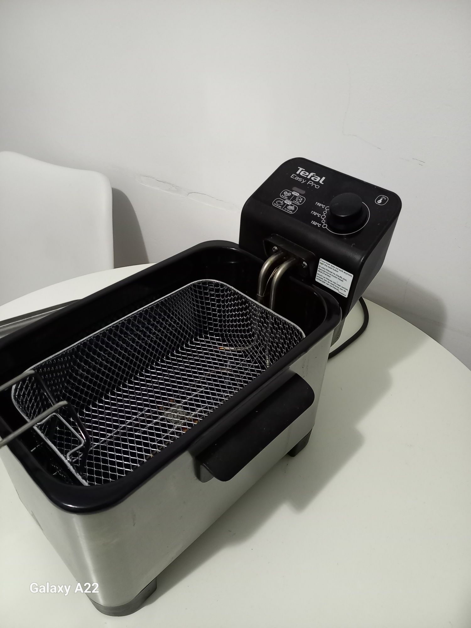 Vând Friteuza Tefal