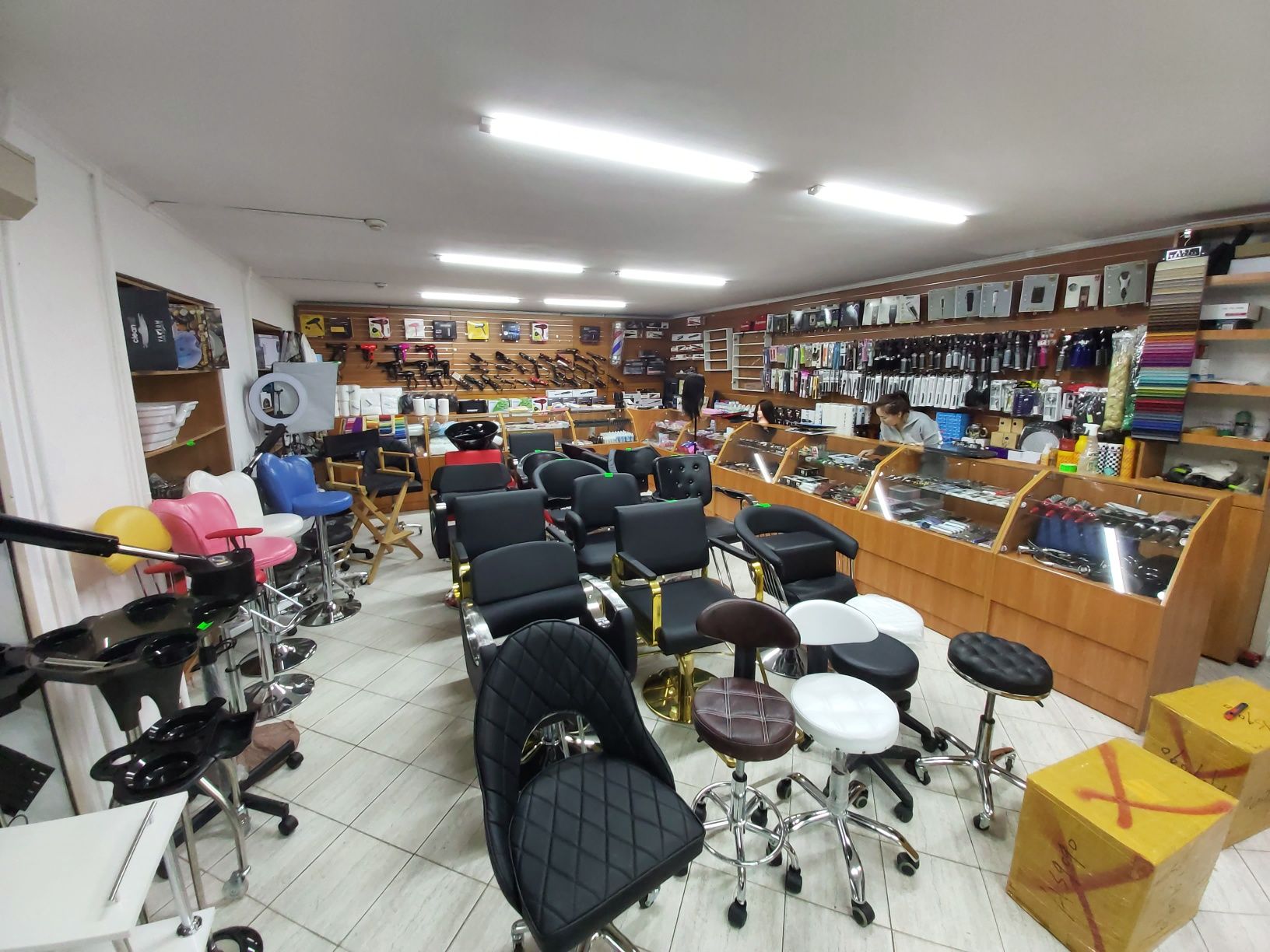 Продаем оборудование для салона красоты парикмахерские