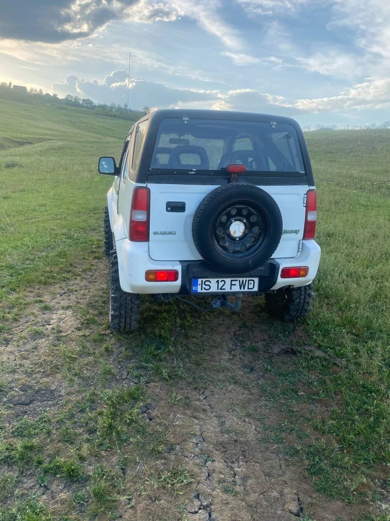Vând suzuki jimny