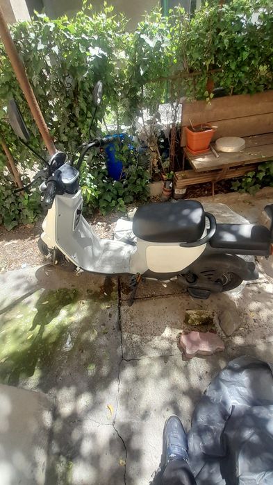 Vind scuter electric M12  merge impecabil