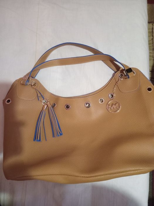 Vând geantă din piele pentru damă marca Michael Kors
