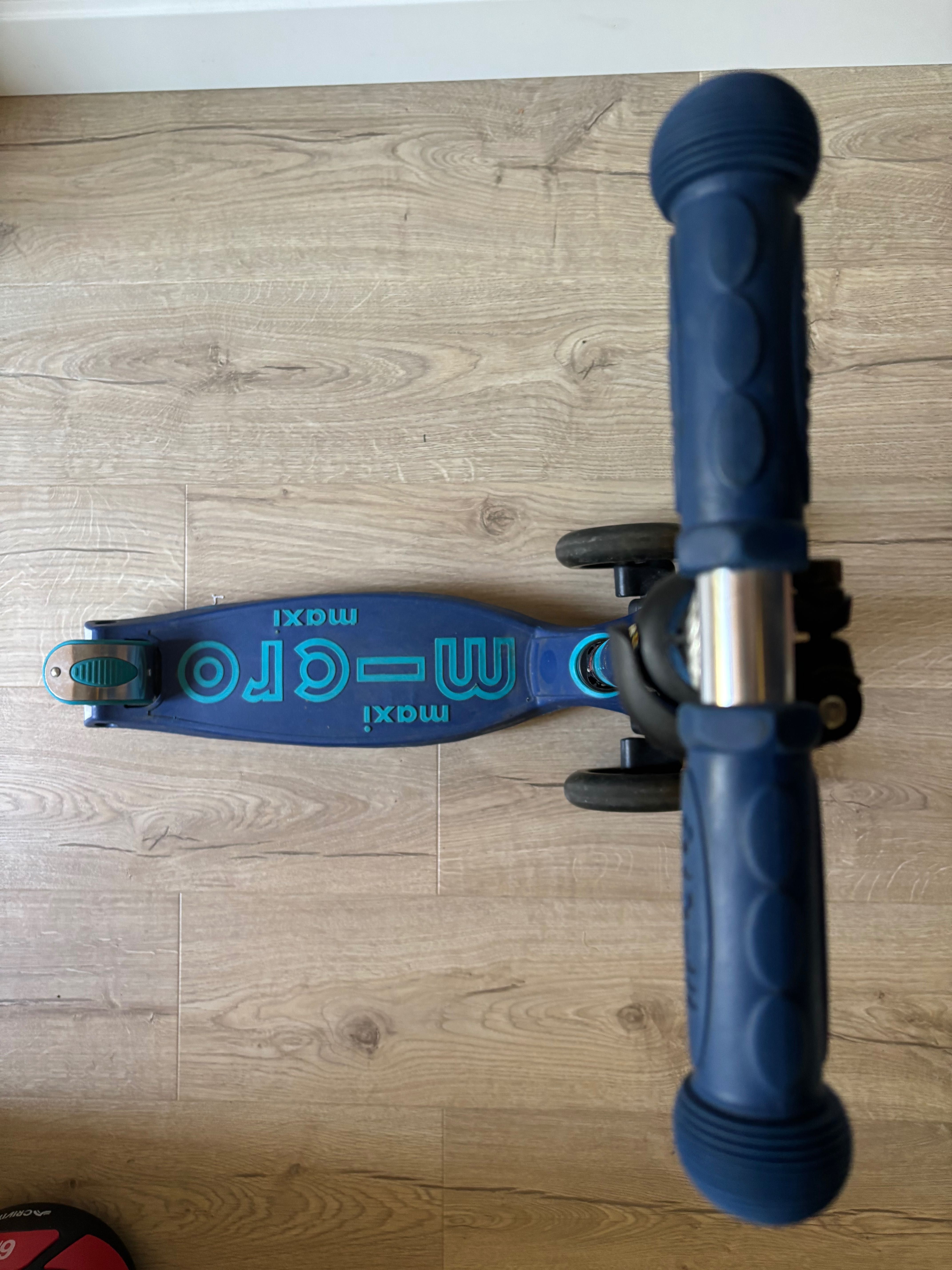 ТРОТИНЕТКА Micro Maxi Deluxe Navy Blue LED