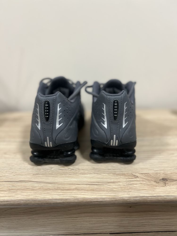 Дамски маратонки NIKE SHOX