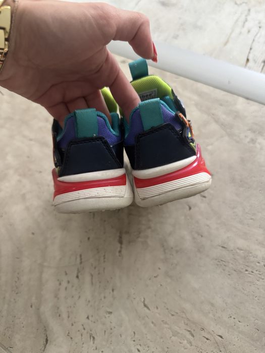 Сметещи маратонки сонис