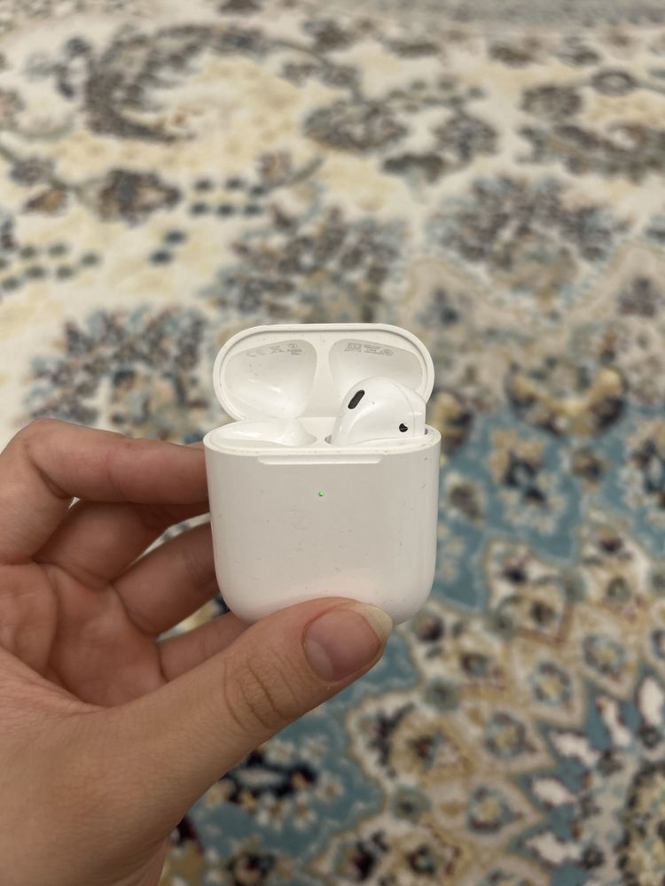 Airpods 2,один наушник с кейсом
