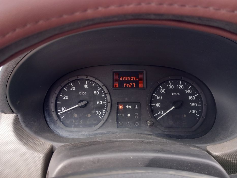 Vând Dacia Logan 2011