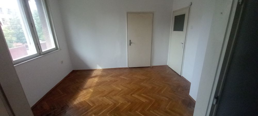 БЕЗ КОМИСИОН 100кв.м. 4-стаен апартамент център гр.Варна